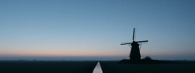 Poldermolen langs een dijk in een open Nederlands landschap